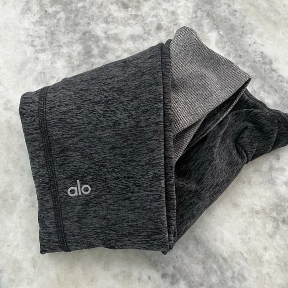 ALO Yoga Women’s Gray Leggings - Picture 3 of 3